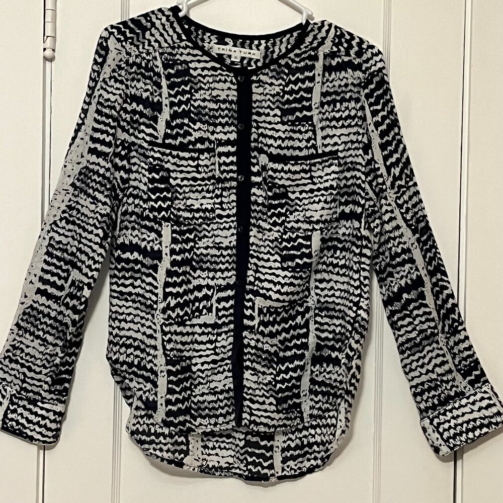 Trina Turk silk printed button up shirt blouse size small career quiet luxury